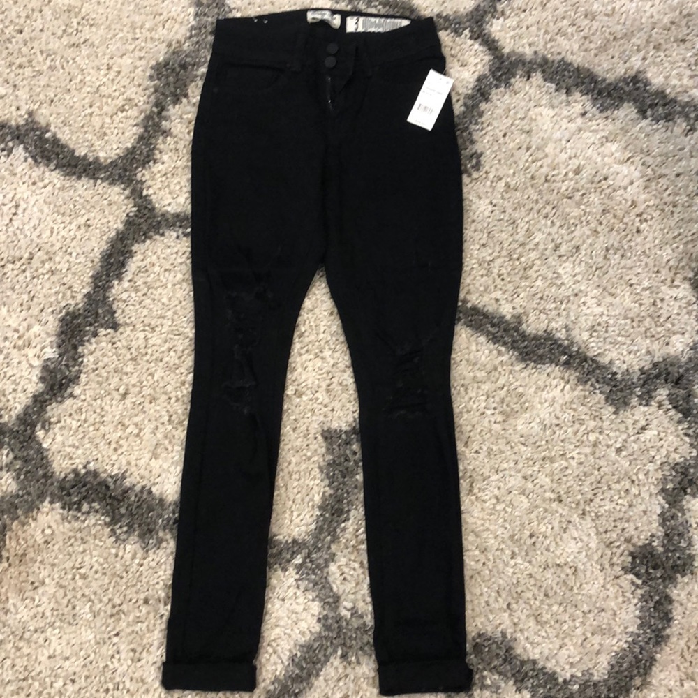 SKINNY BLACK JEANS WITH DISTRESSING HOLES